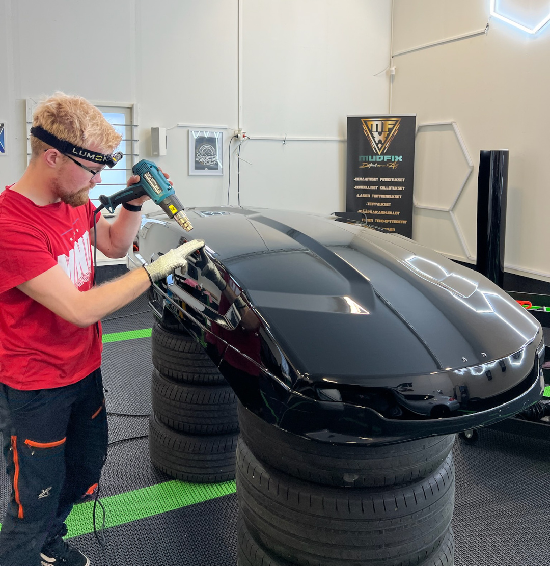 WunderVinyl Super Gloss+ Piano Black installation by Mudfix