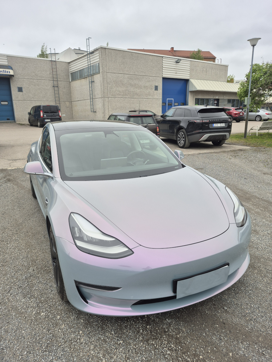 WunderVinyl Super Gloss+ Candy Flip Grey to Purple LT — Tesla Model 3