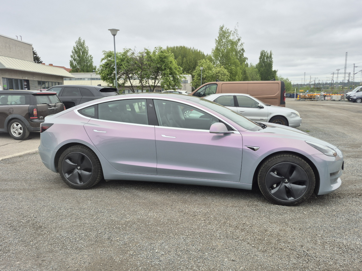 Tesla helfoliering - WunderVinyl Super Gloss+ Candy Flip Grey to Purple LT