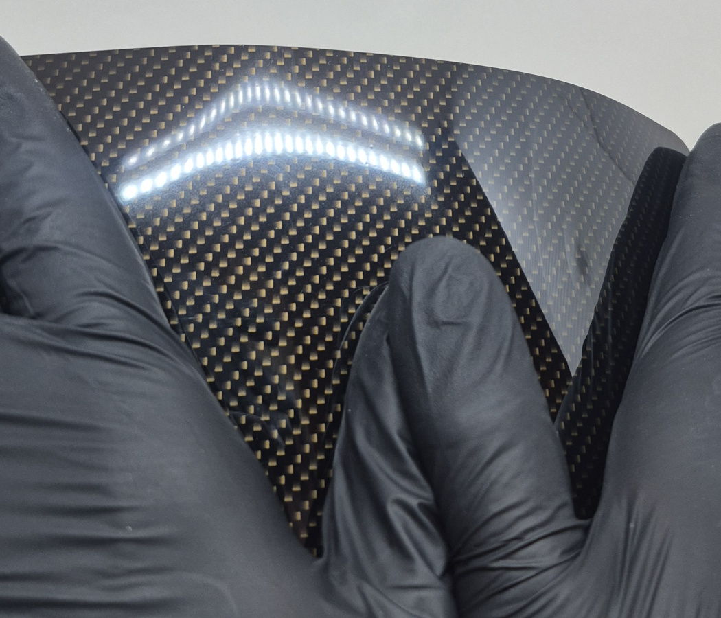 WunderVinyl Super Gloss+ Carbon Fiber Golden Black